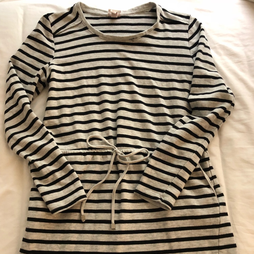 Sweatshirt dress with pockets!